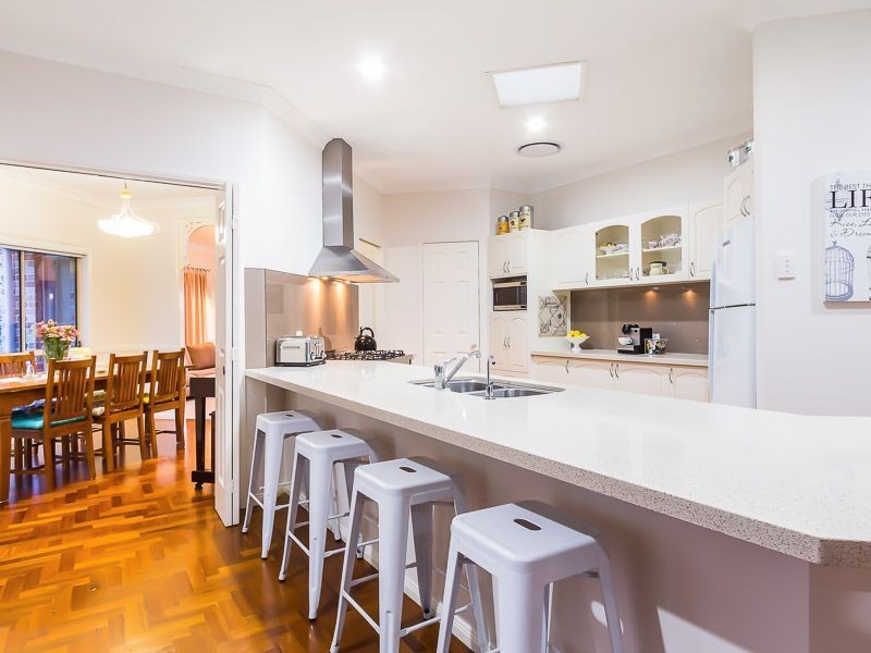 24 Sweetapple Place, Manly West QLD 4179