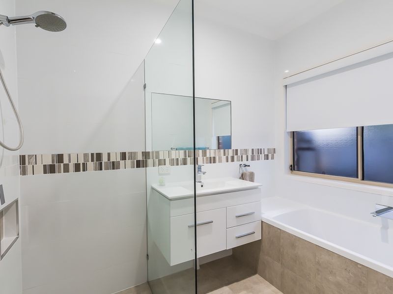 24 Sweetapple Place, Manly West QLD 4179