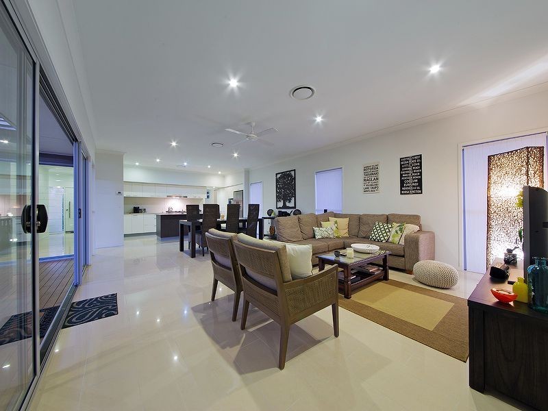 26 Esk Cr, Wakerley QLD 4154