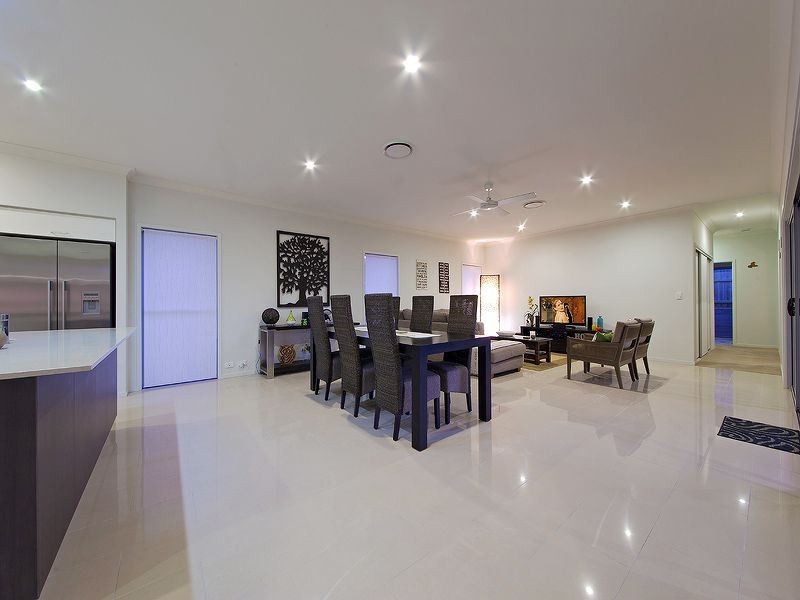 26 Esk Cr, Wakerley QLD 4154
