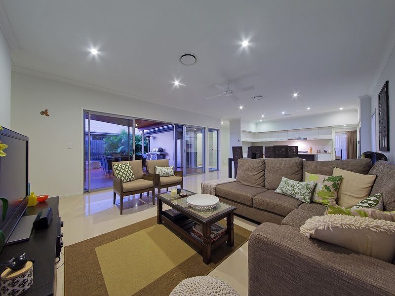 26 Esk Cr, Wakerley QLD 4154