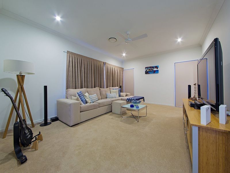 26 Esk Cr, Wakerley QLD 4154