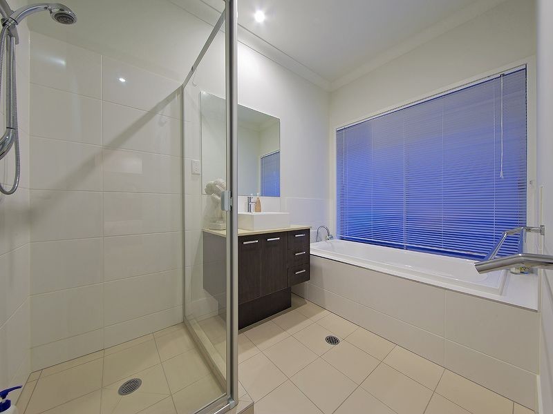 26 Esk Cr, Wakerley QLD 4154