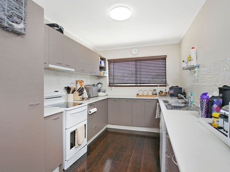 19 School Road, Wynnum West QLD 4178