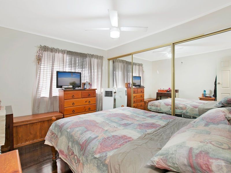 19 School Road, Wynnum West QLD 4178