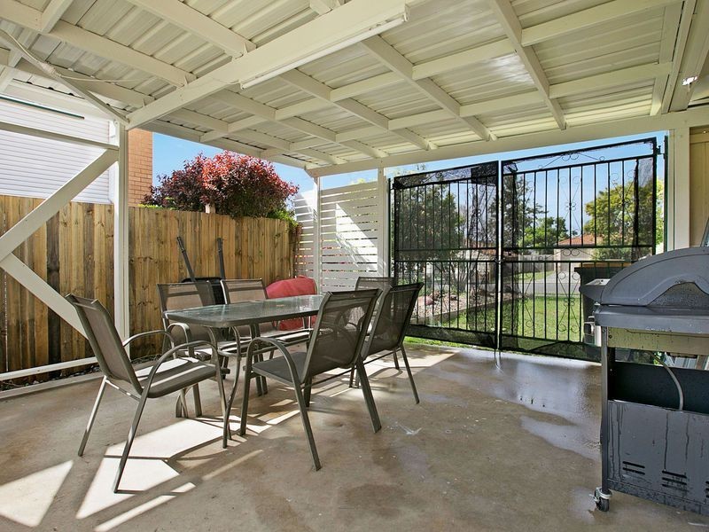 19 School Road, Wynnum West QLD 4178