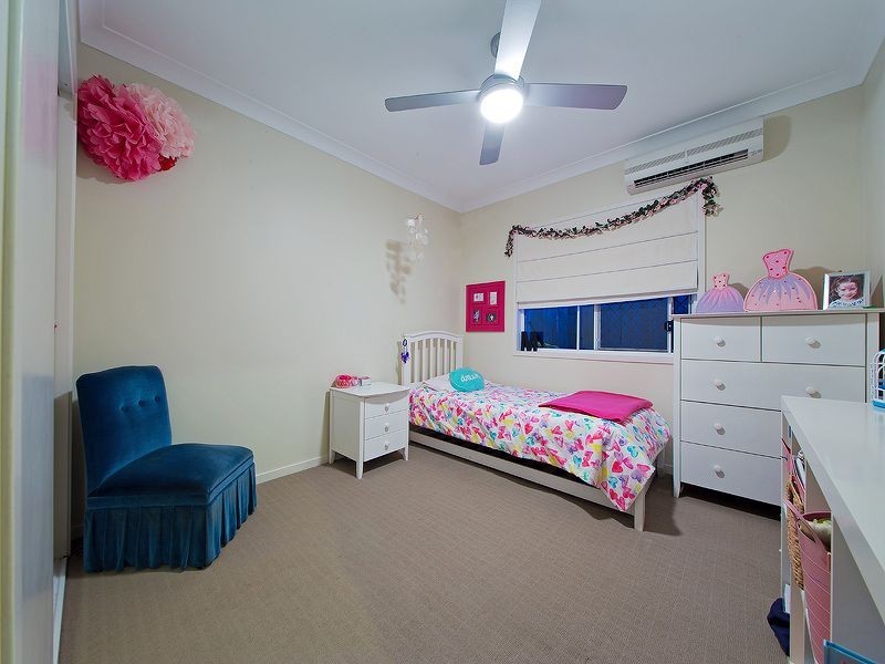 30 Talltrees Cct, Wakerley QLD 4154