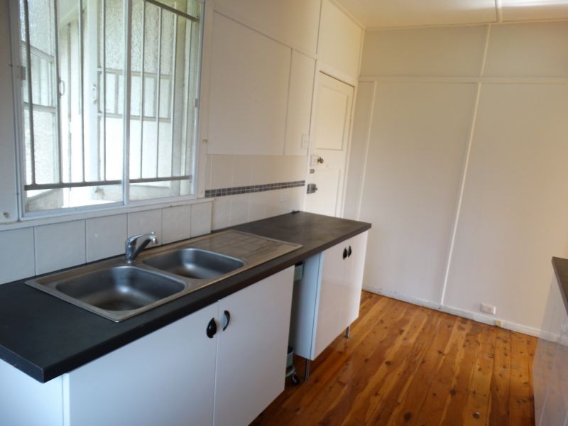 19 Bernays Road, Wynnum West QLD 4178