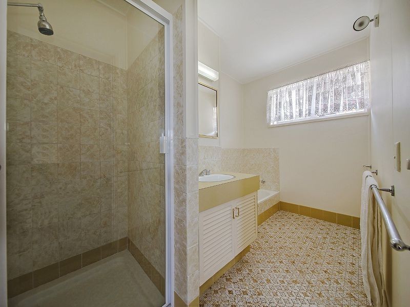 11 Ringara Street, Manly West QLD 4179