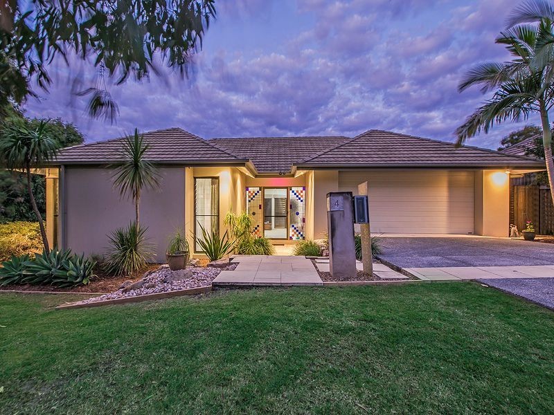 4 Hepburn Cl, Wakerley QLD 4154