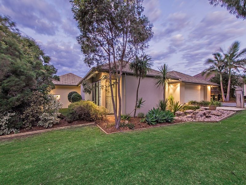 4 Hepburn Cl, Wakerley QLD 4154