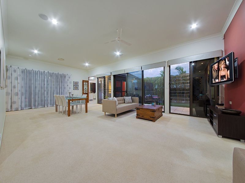 4 Hepburn Cl, Wakerley QLD 4154