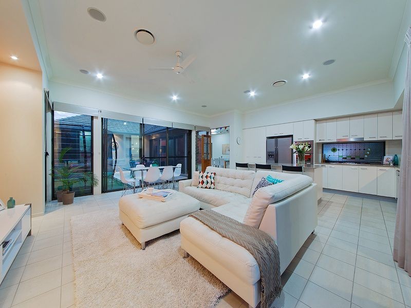 4 Hepburn Cl, Wakerley QLD 4154