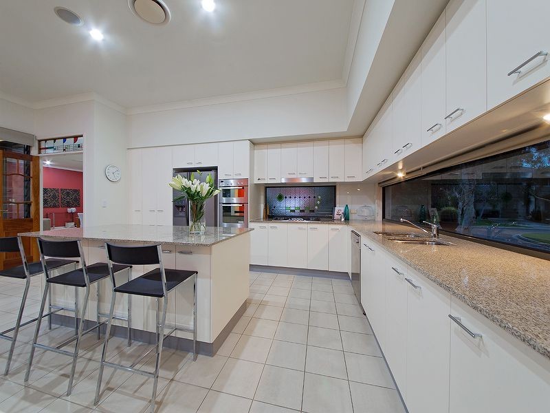 4 Hepburn Cl, Wakerley QLD 4154