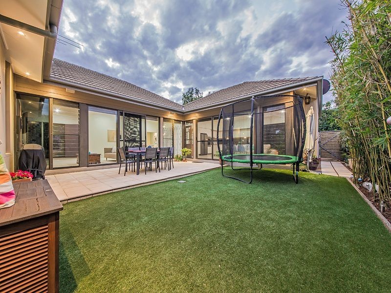 4 Hepburn Cl, Wakerley QLD 4154