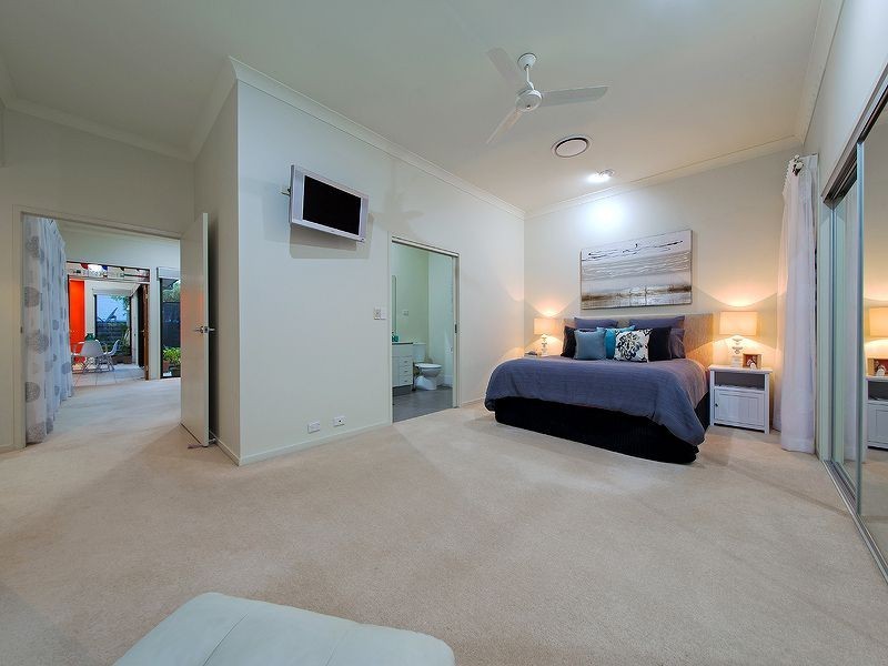 4 Hepburn Cl, Wakerley QLD 4154