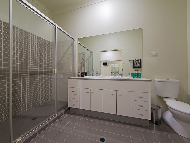 4 Hepburn Cl, Wakerley QLD 4154