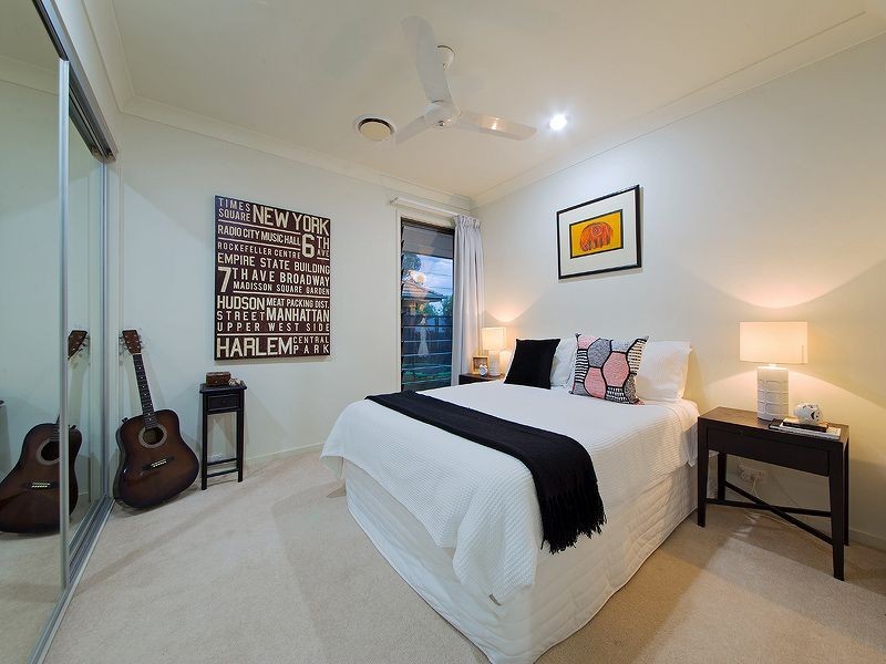 4 Hepburn Cl, Wakerley QLD 4154