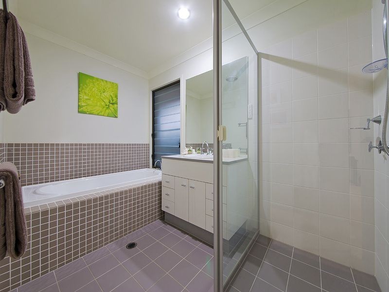 4 Hepburn Cl, Wakerley QLD 4154