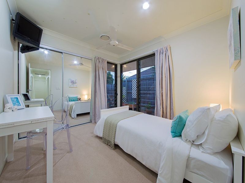 4 Hepburn Cl, Wakerley QLD 4154