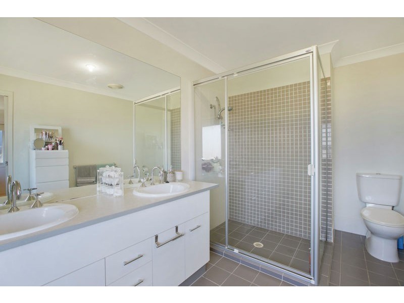 56 Yarra Rd, Wakerley QLD 4154