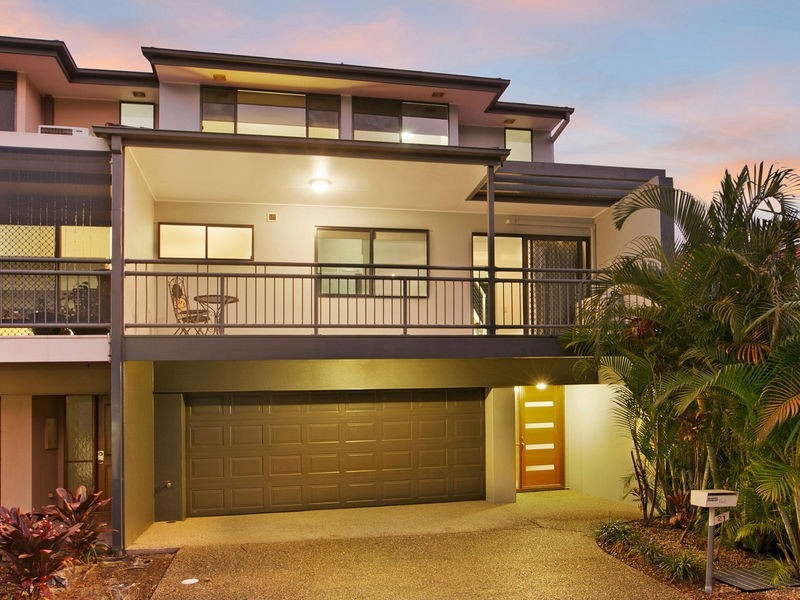 21 Dengate Lane, St Lucia QLD 4067