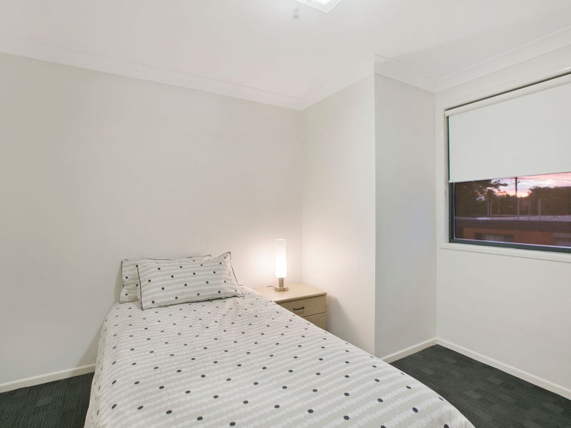 21 Dengate Lane, St Lucia QLD 4067