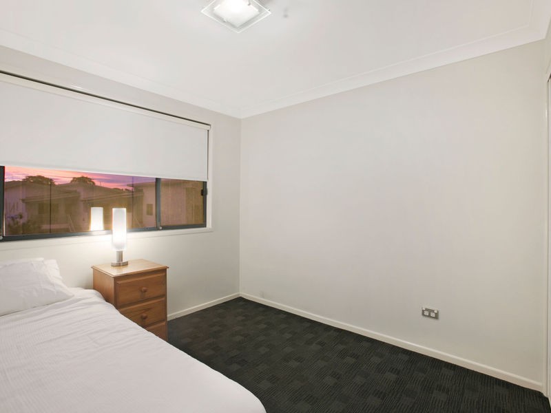 21 Dengate Lane, St Lucia QLD 4067