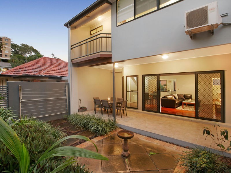 21 Dengate Lane, St Lucia QLD 4067