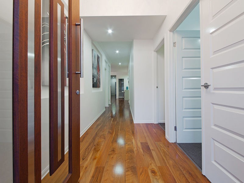 24 Feathertail Pl, Wakerley QLD 4154