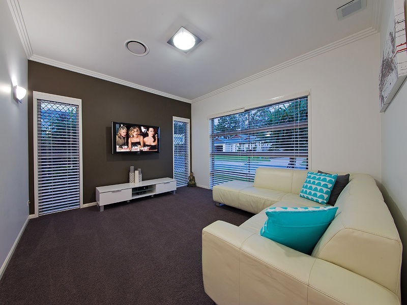 24 Feathertail Pl, Wakerley QLD 4154