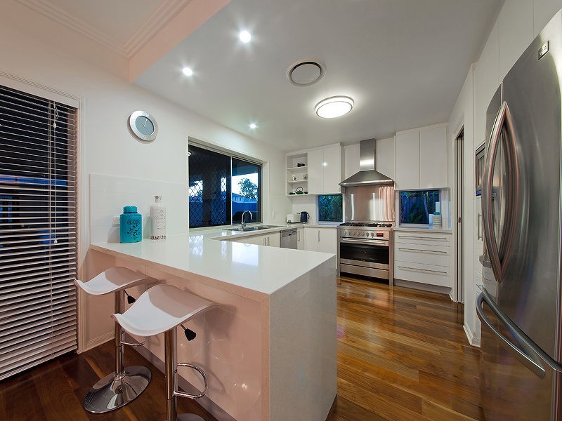 24 Feathertail Pl, Wakerley QLD 4154