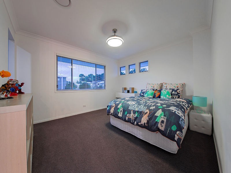 24 Feathertail Pl, Wakerley QLD 4154