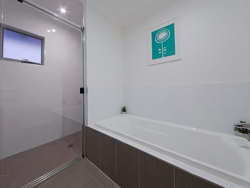 24 Feathertail Pl, Wakerley QLD 4154