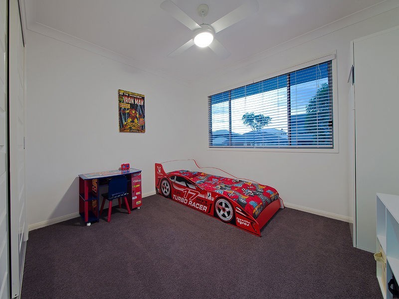 24 Feathertail Pl, Wakerley QLD 4154