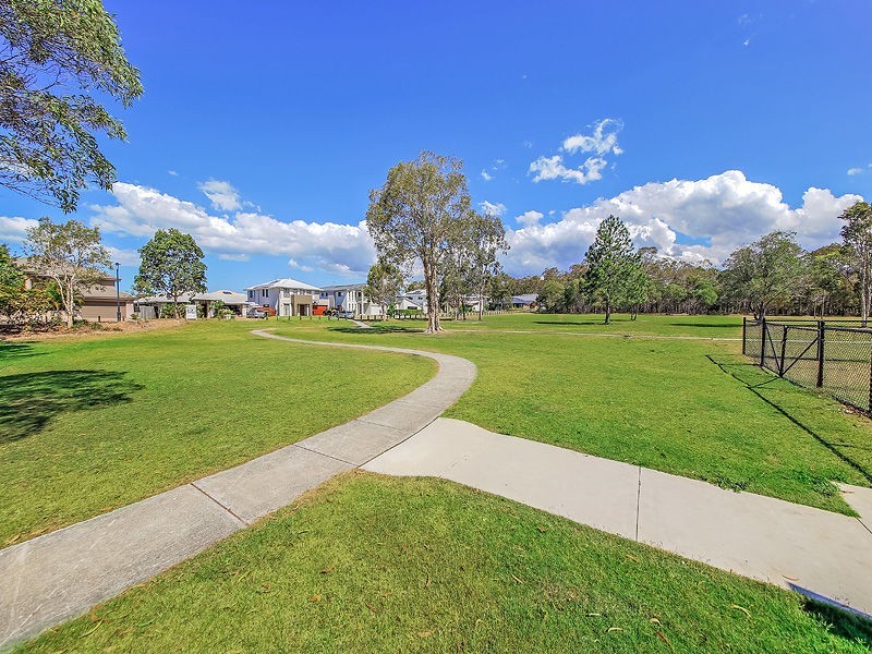 24 Feathertail Pl, Wakerley QLD 4154