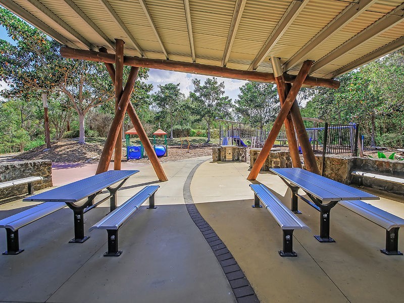 24 Feathertail Pl, Wakerley QLD 4154
