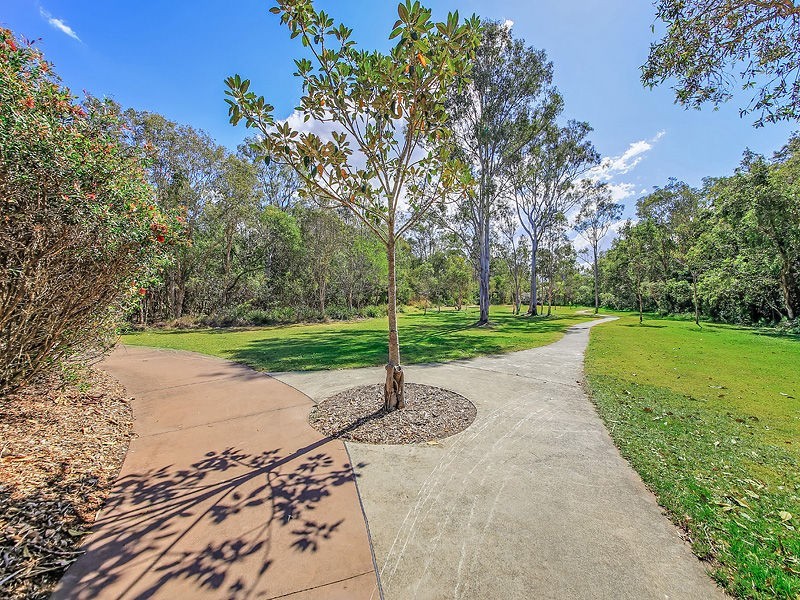 24 Feathertail Pl, Wakerley QLD 4154