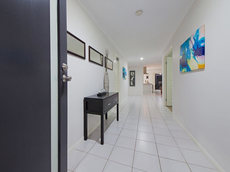 4 Tallis Street, Wakerley QLD 4154