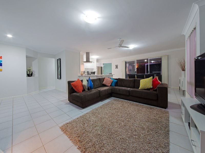 4 Tallis Street, Wakerley QLD 4154