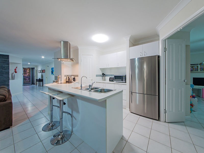 4 Tallis Street, Wakerley QLD 4154