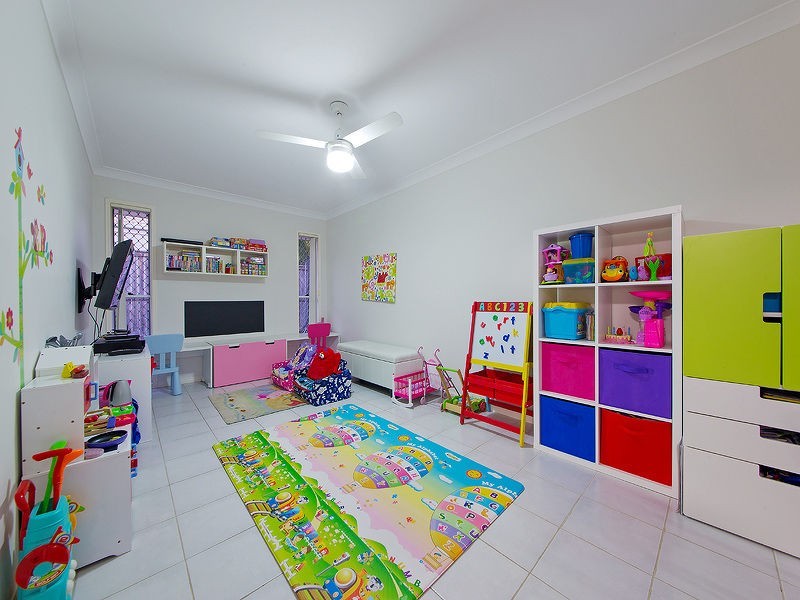4 Tallis Street, Wakerley QLD 4154