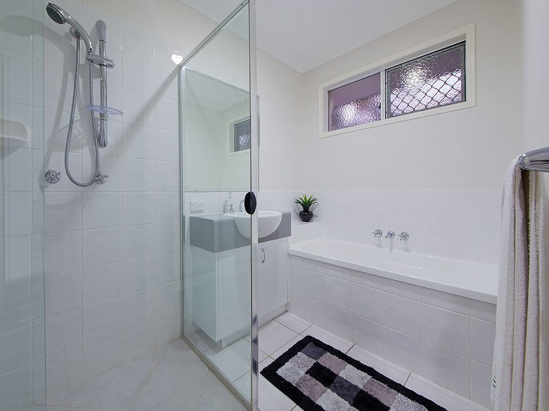 4 Tallis Street, Wakerley QLD 4154