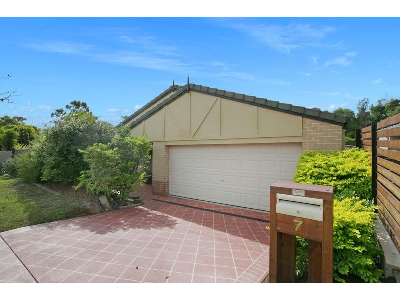 7 Phillips Place, Wakerley QLD 4154