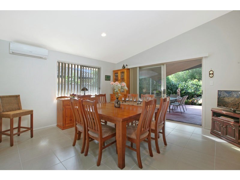 7 Phillips Place, Wakerley QLD 4154