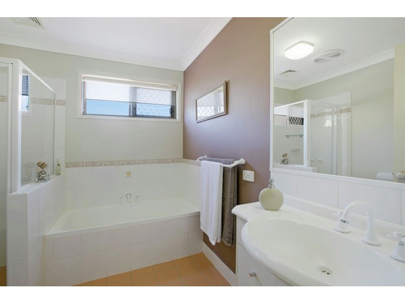 7 Phillips Place, Wakerley QLD 4154