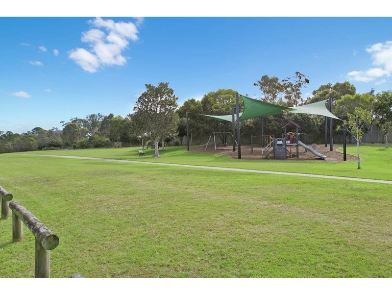 7 Phillips Place, Wakerley QLD 4154