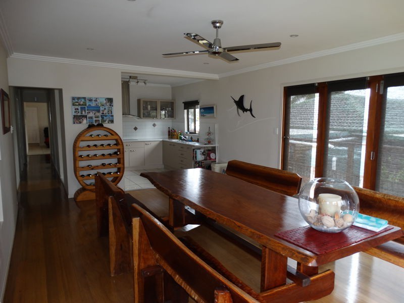 1 Bonniebrae Street, Wynnum West QLD 4178