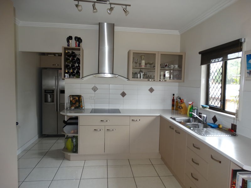 1 Bonniebrae Street, Wynnum West QLD 4178