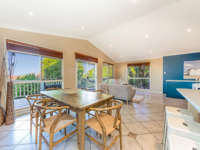 63 Gordon Pde, Manly QLD 4179